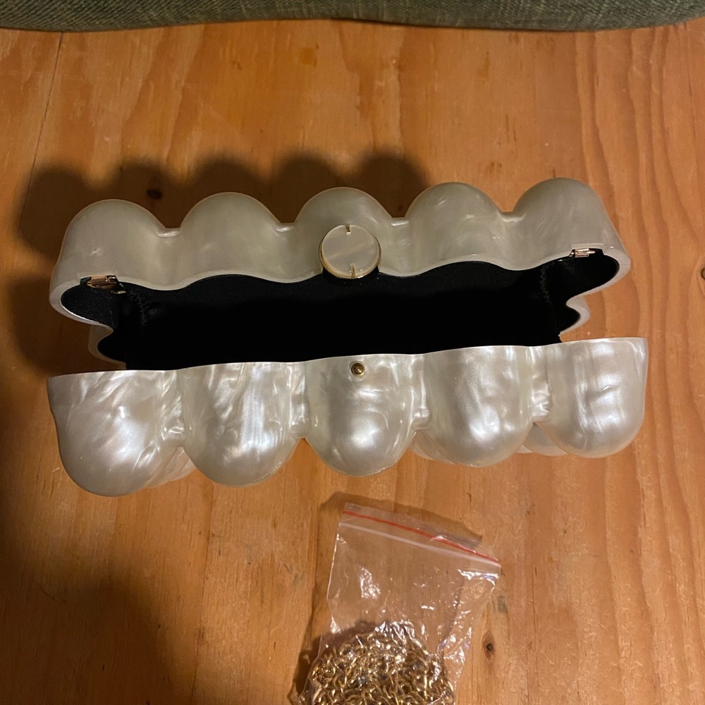 Pearl Bubble Clutch - Picture 7 of 8